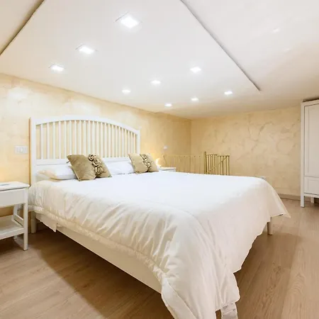 Apartament La Magnifica Gold House Neapol